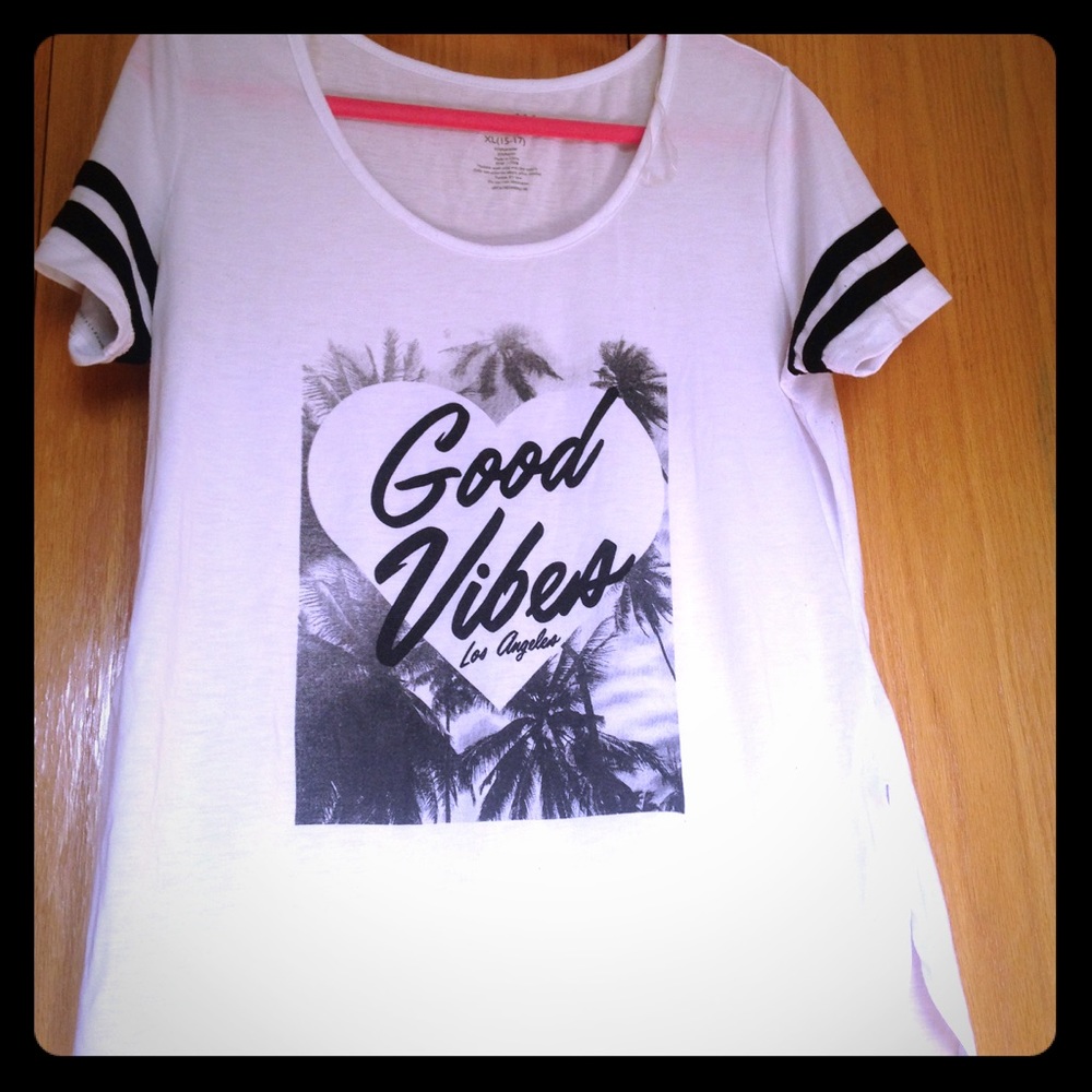 "GOOD VIBES" shirt